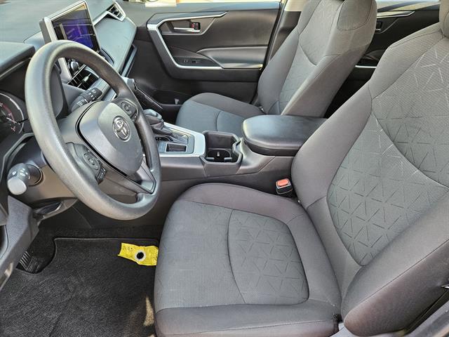 2024 Toyota RAV4 XLE photo 5