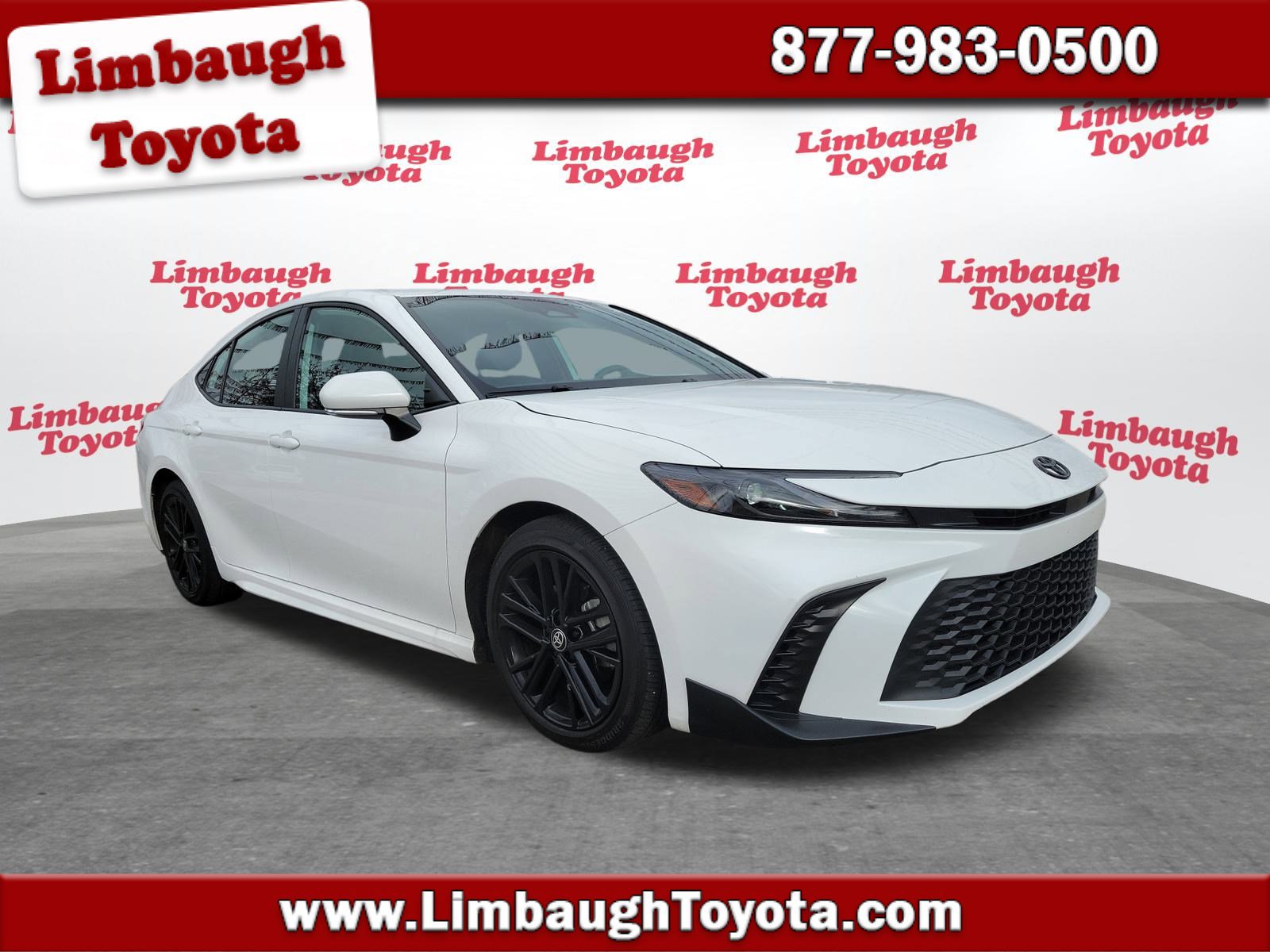 2025 Toyota Camry SE's photo