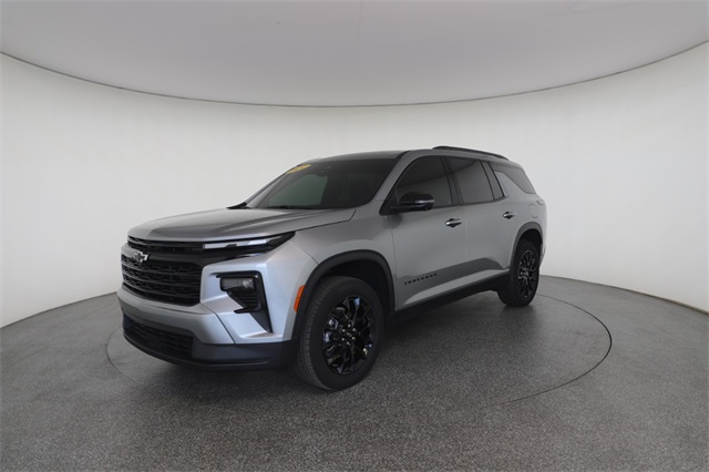 2024 Chevrolet Traverse photo 2