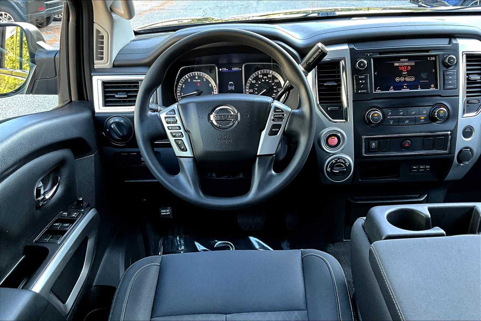 2019 Nissan Titan SV photo 5