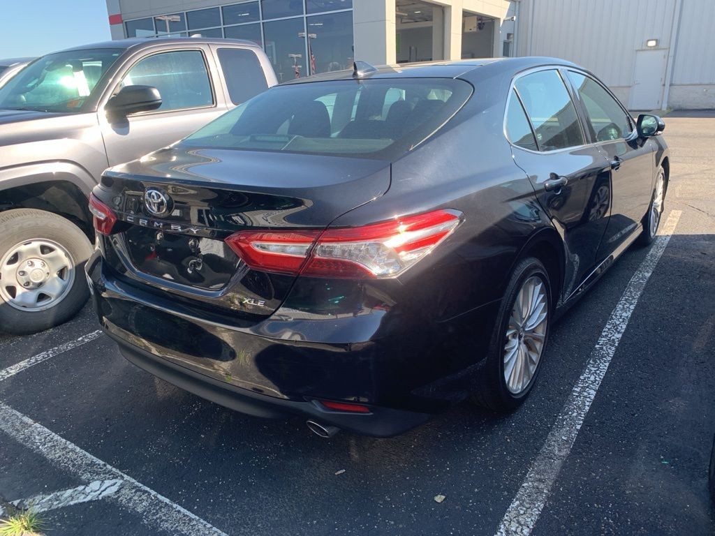 2020 Toyota Camry XLE photo 6