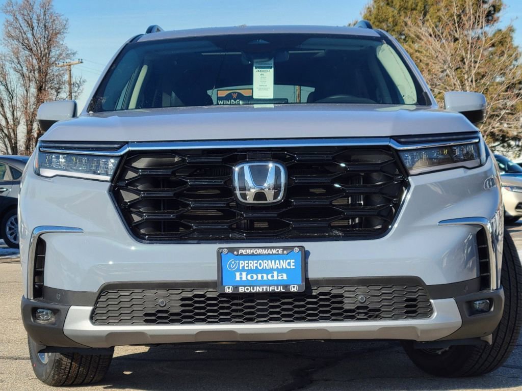 2025 Honda Pilot Touring photo 2