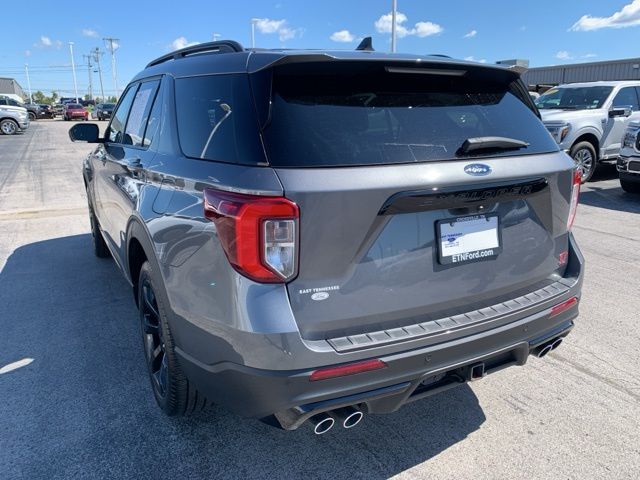 2024 Ford Explorer ST photo 2