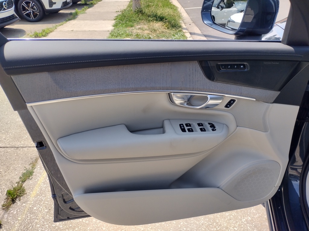 2026 VOLVO XC90 - Image 9