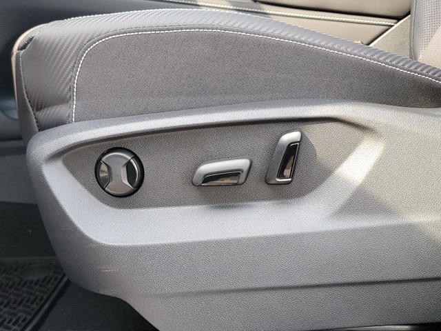 2026 Volkswagen Atlas Cross Sport SE Technology photo 32