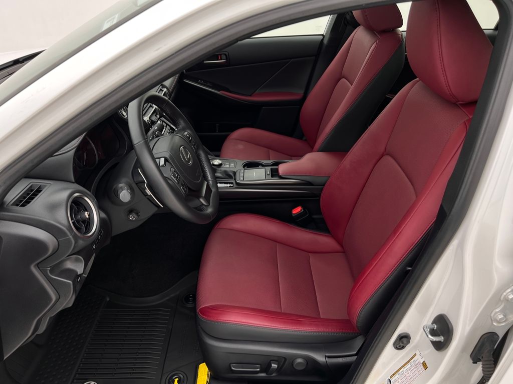 2022 Lexus IS 300 photo 12