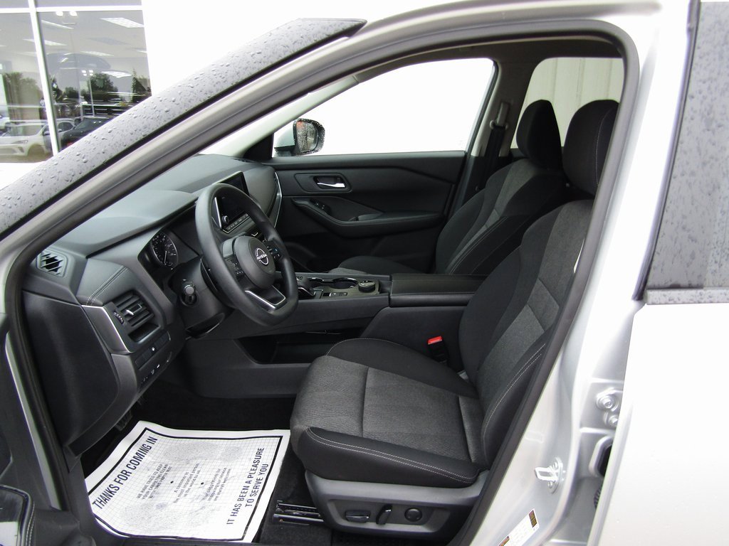 2024 Nissan Rogue SV photo 16