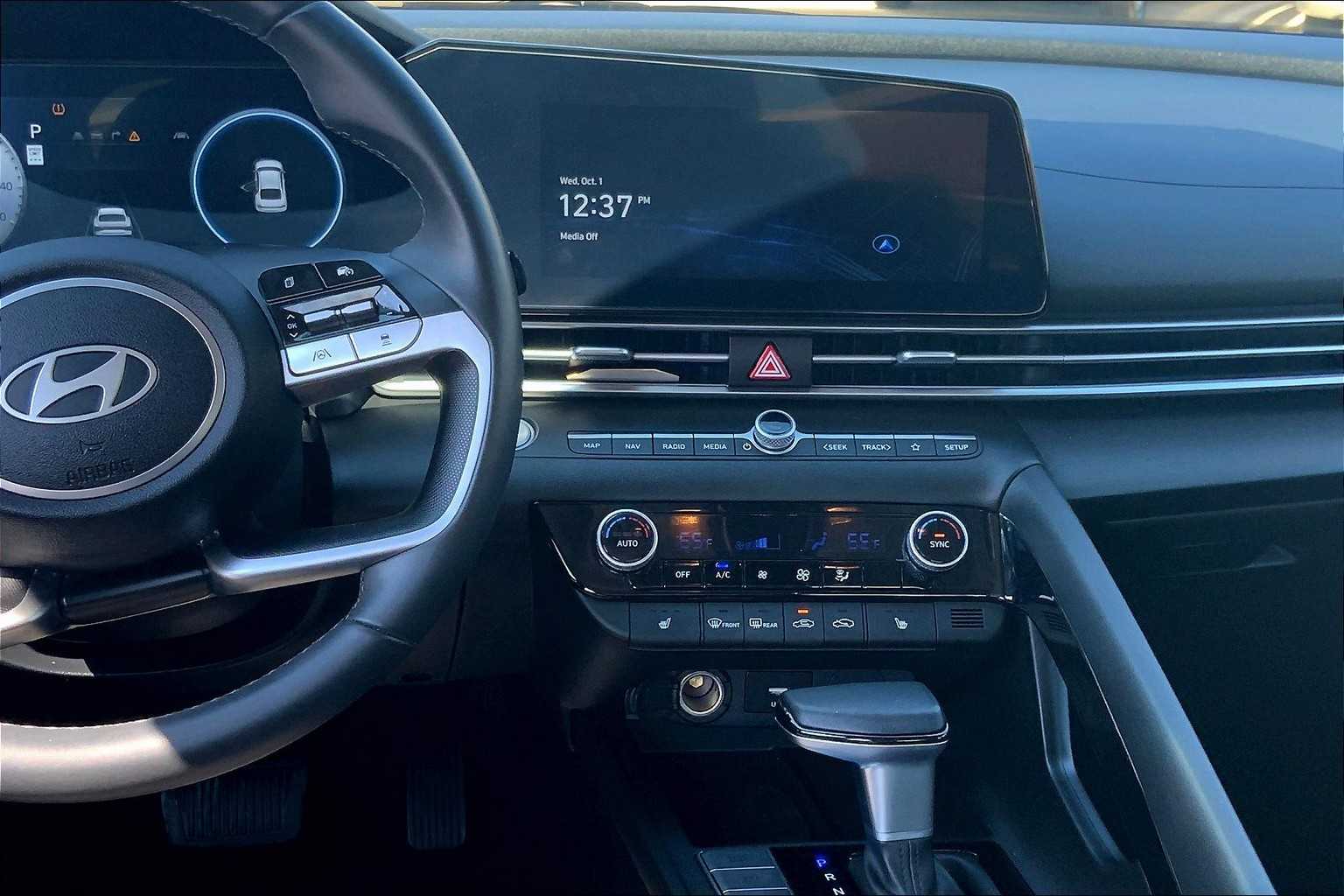 2025 Hyundai Elantra SEL Convenience photo 6