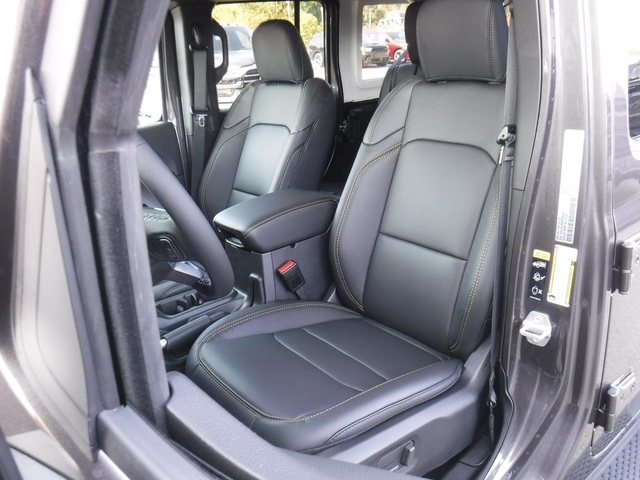 2025 Jeep Wrangler Sahara photo 15