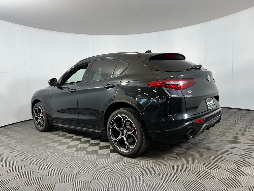 2023 Alfa Romeo Stelvio Ti photo 3