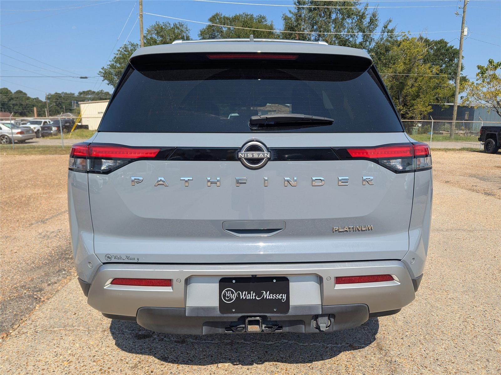 2022 Nissan Pathfinder Platinum photo 4