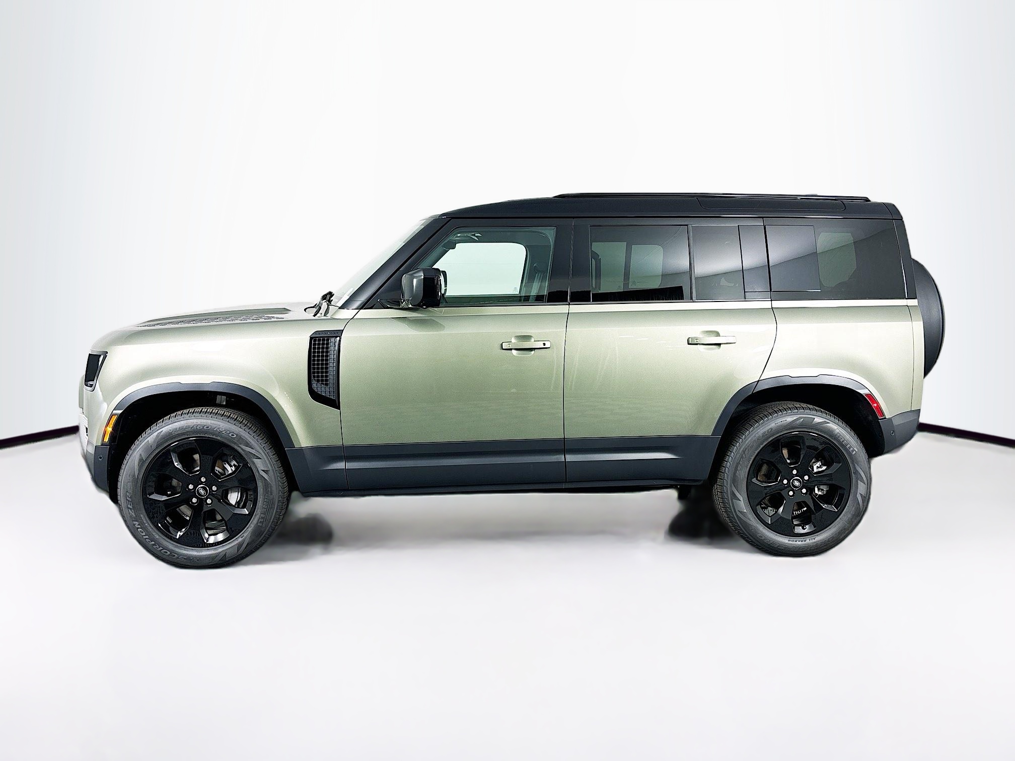 2025 Land Rover Defender 110 S photo 8