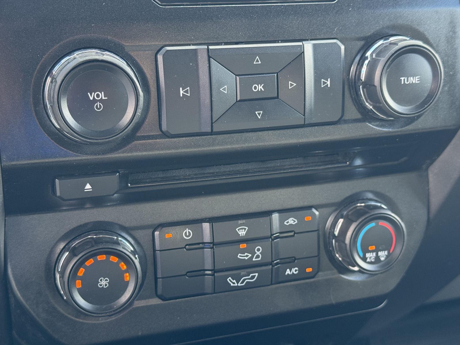 2015 Ford F-150 XLT photo 14