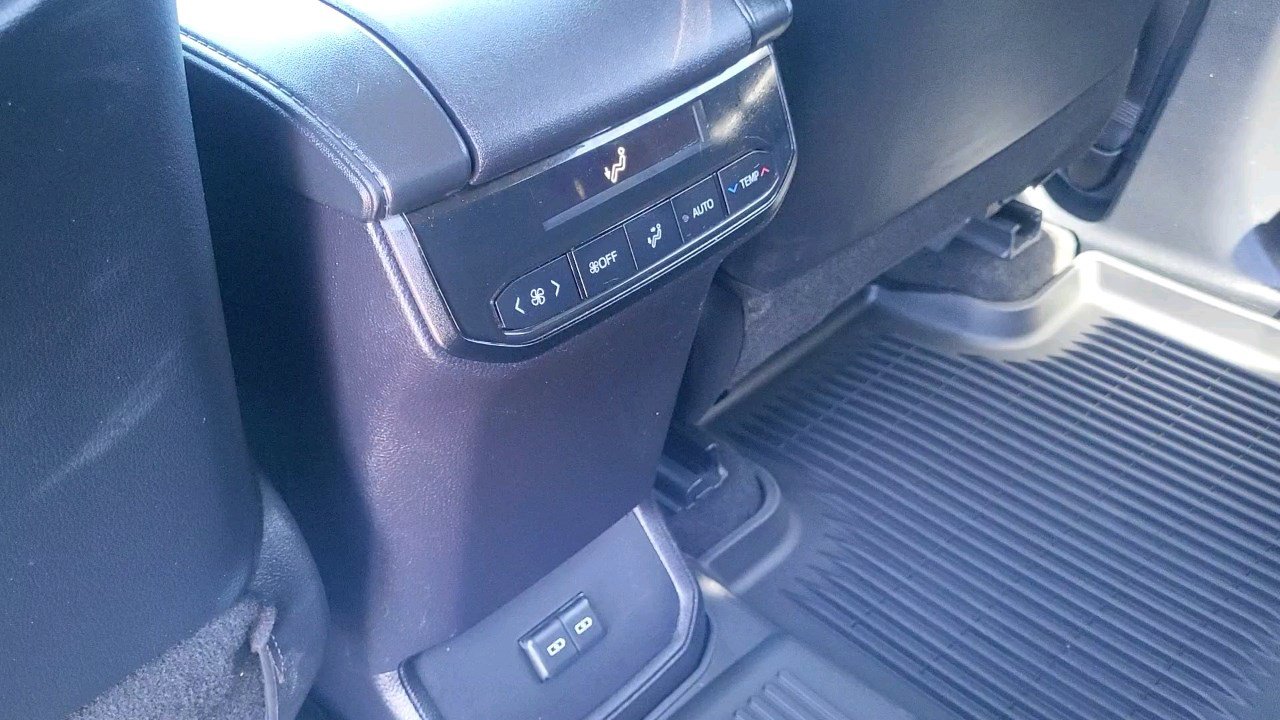 2024 Toyota Highlander XLE photo 18