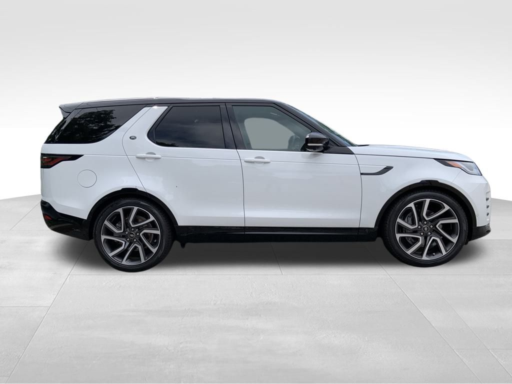 2025 Land Rover Discovery SE photo 4