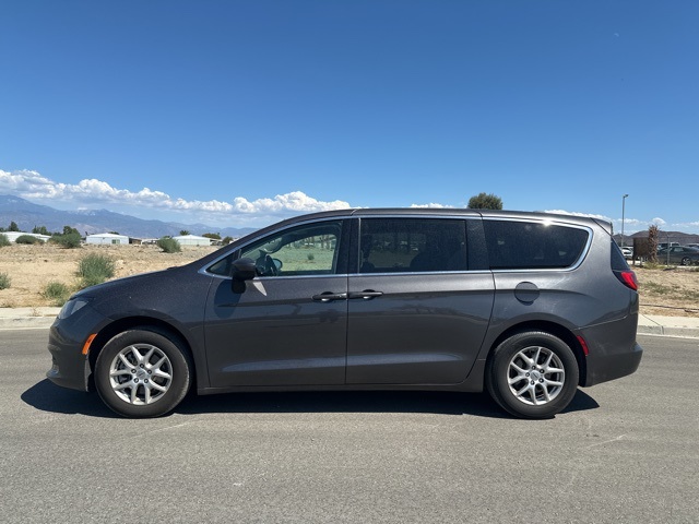 2022 Chrysler Voyager LX photo 4