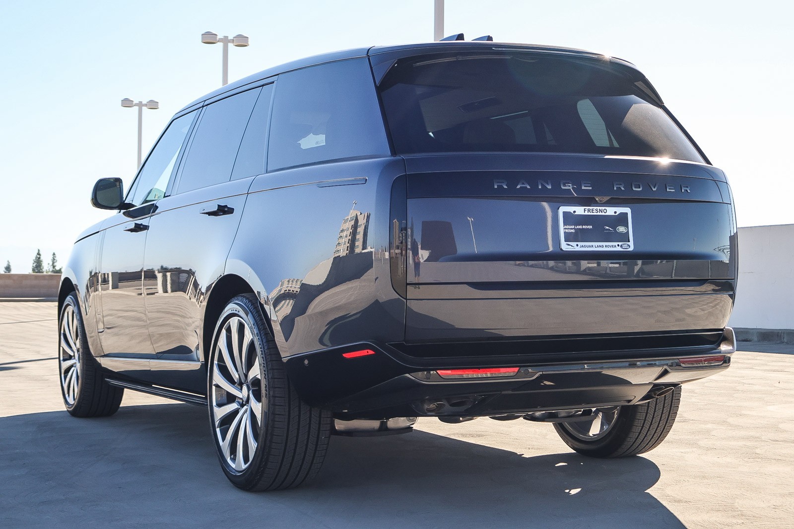 2025 Land Rover Range Rover SE photo 6