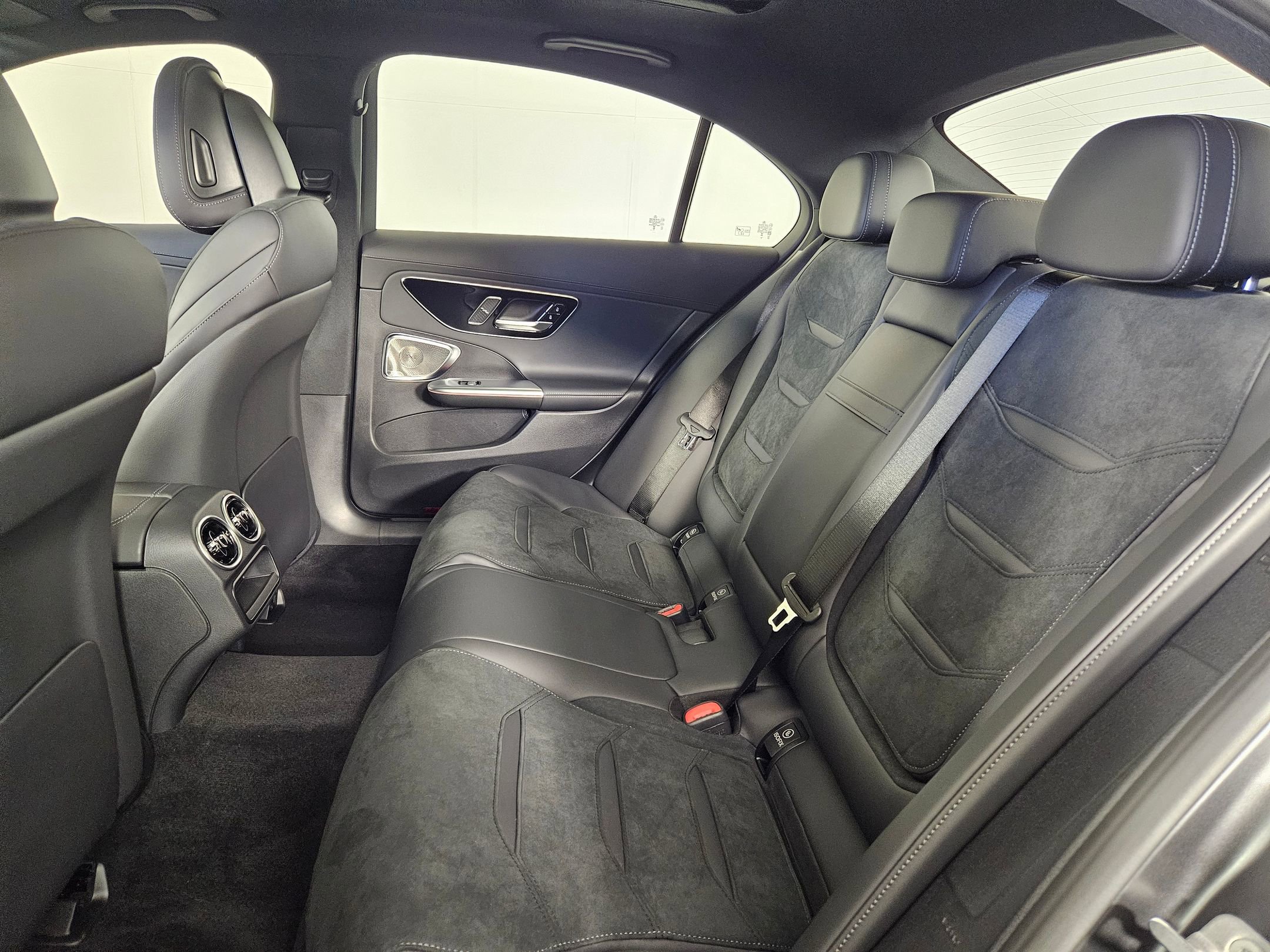 2025 Mercedes Benz C AMG 63 S E PERFORMANCE 4MATIC photo 19
