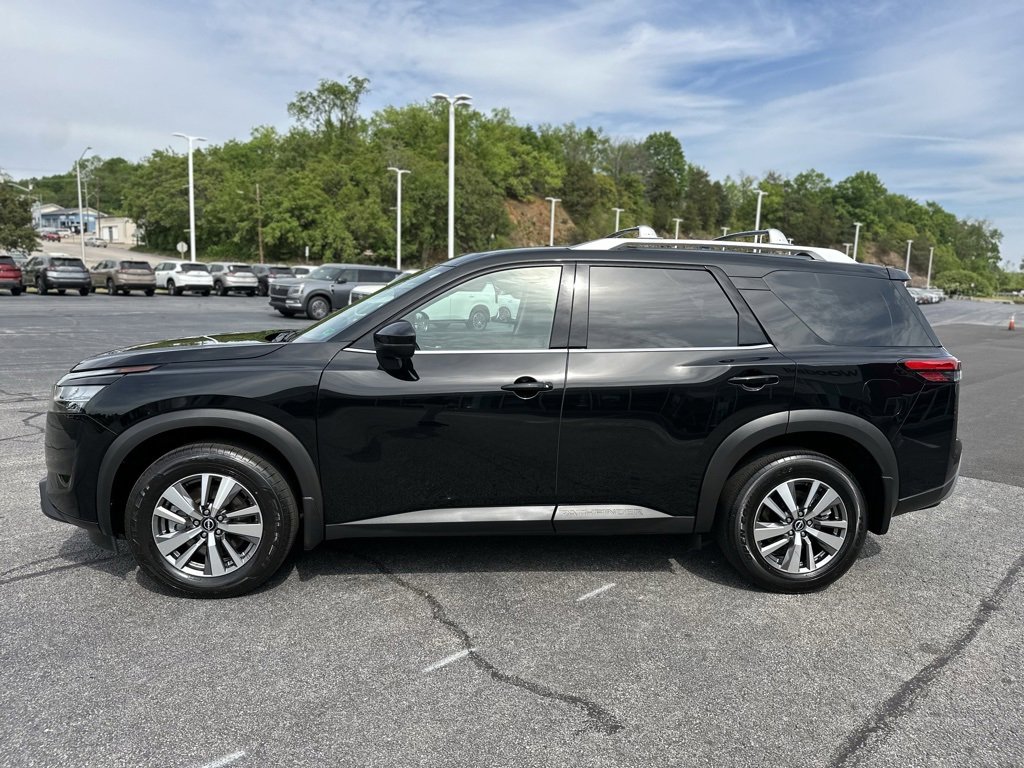 2022 Nissan Pathfinder SL photo 3