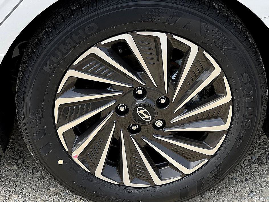 2025 Hyundai Sonata Hybrid SEL photo 6
