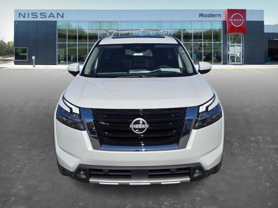 2025 Nissan Pathfinder Platinum photo 2