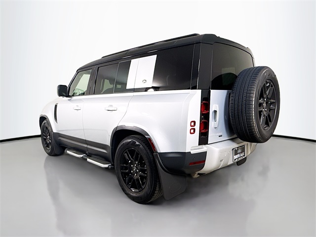 2021 Land Rover Defender 110 SE photo 4