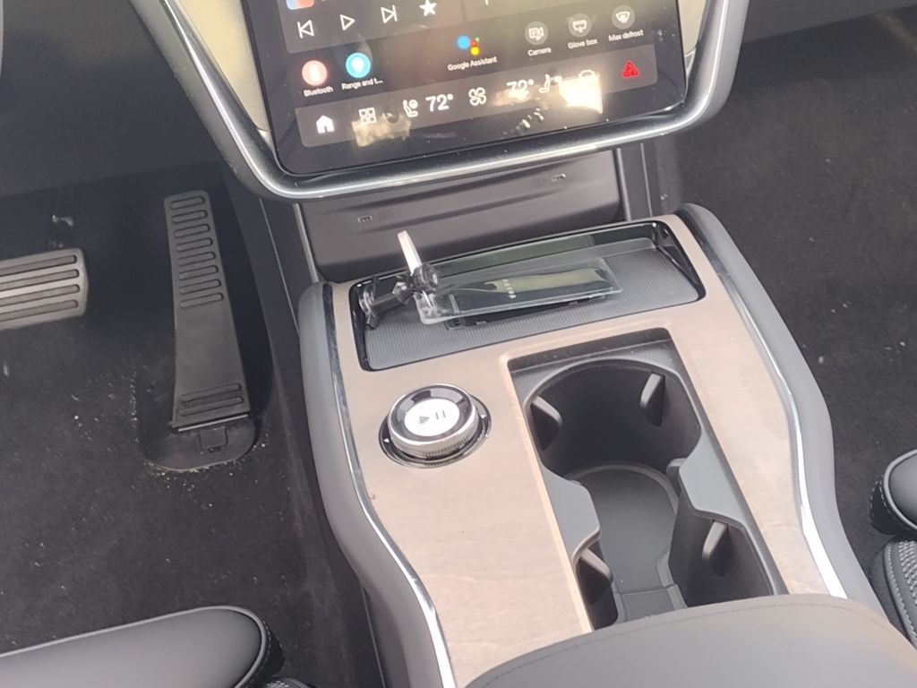 2025 VOLVO EX90 - Image 25