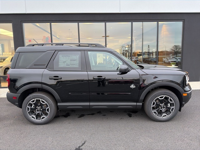 2025 Ford Bronco Sport Outer Banks photo 2