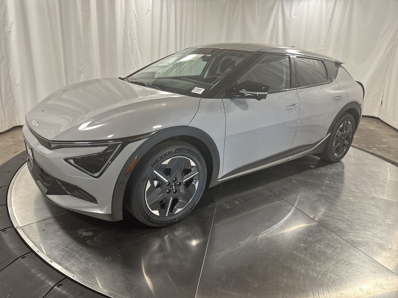 2025 Kia EV6 Light L/R's photo