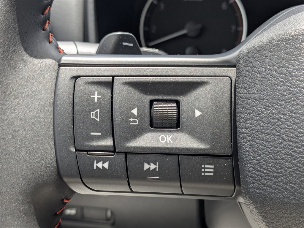 2025 Nissan Rogue SV photo 25