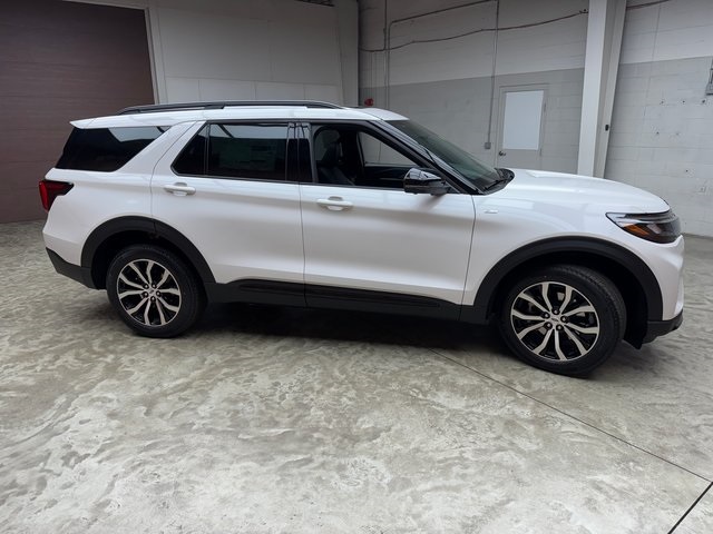 2025 Ford Explorer ST-Line photo 6