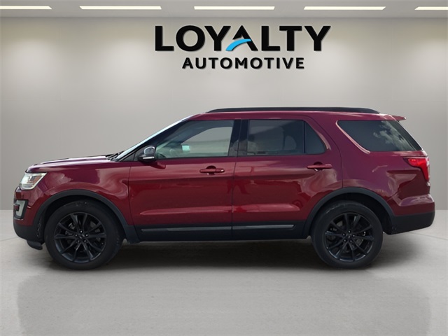 2017 Ford Explorer XLT photo 2