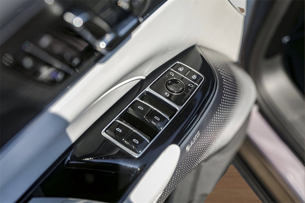 2024 Cadillac Lyriq Luxury photo 22