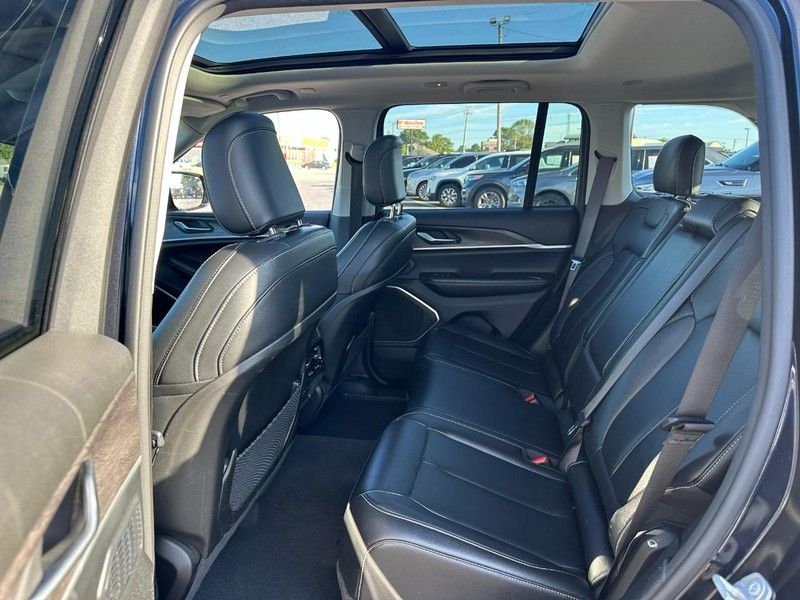 2024 Jeep Cherokee Limited 4xe photo 9