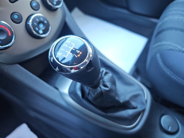 2013 Chevrolet Sonic LT photo 9