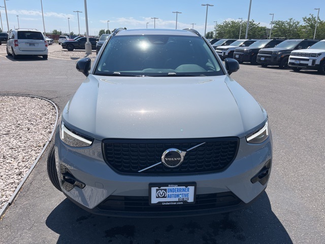 2026 Volvo XC40 Plus photo 8