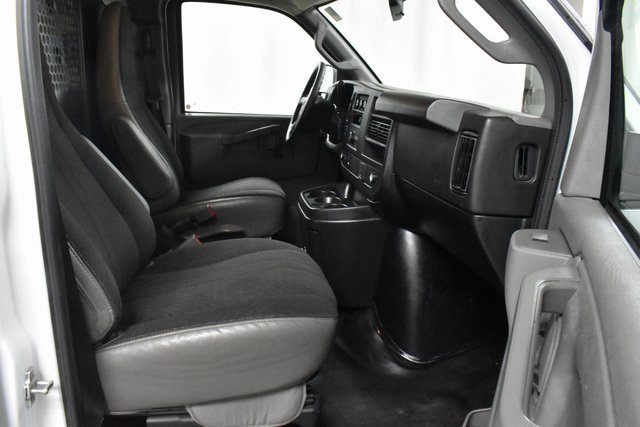 2023 Gmc Savana Cargo 2500 photo 9