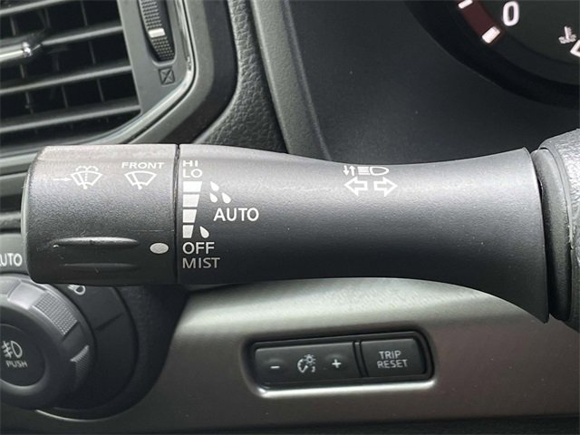 2020 Nissan Titan Crew Cab photo 21