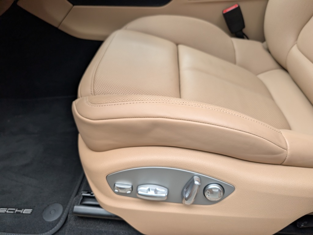 2025 Porsche Macan T photo 26