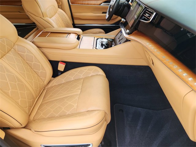 2023 Jeep Grand Wagoneer III photo 12