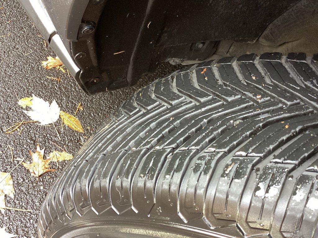 2019 Toyota RAV4 Hybrid XLE photo 2