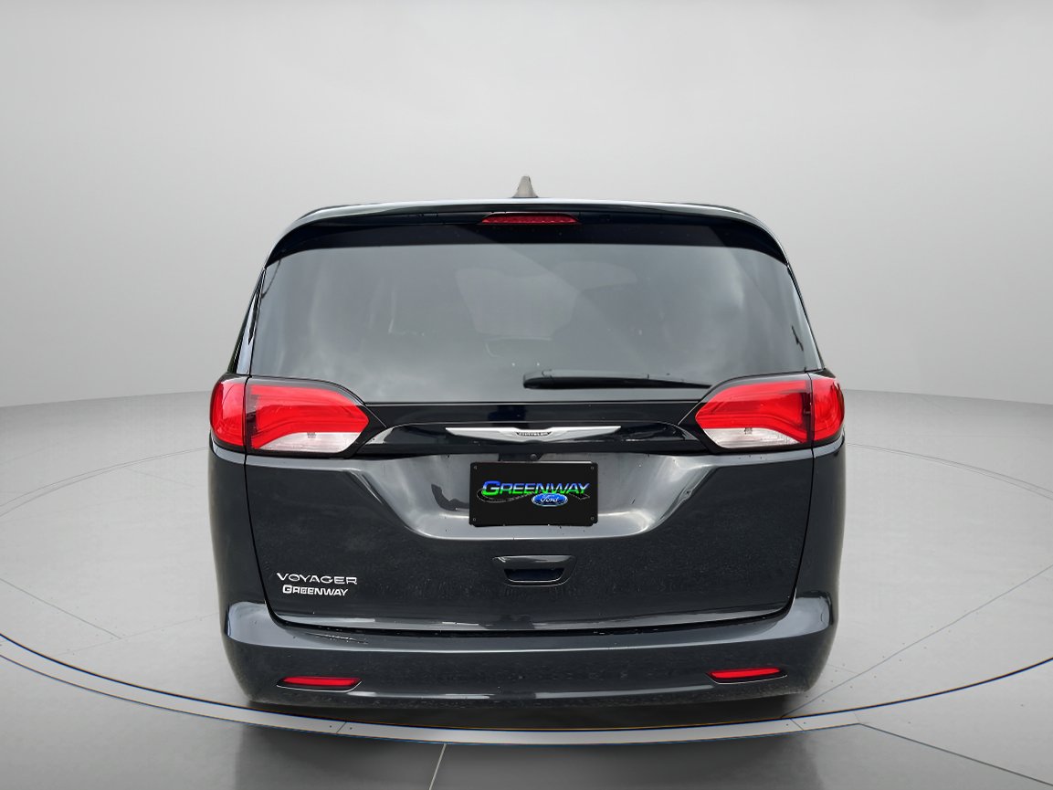 2022 Chrysler Voyager LX photo 4