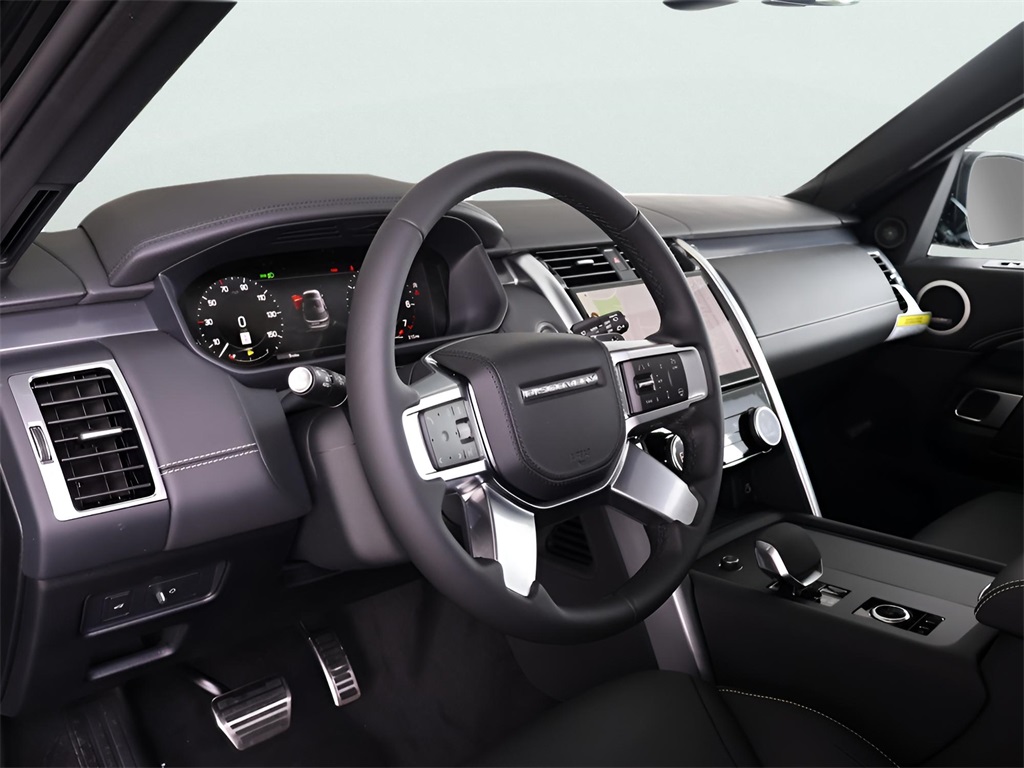 2025 Land Rover Discovery Metropolitan Edition photo 12