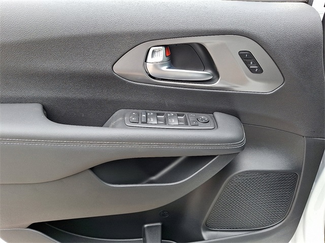 2026 Chrysler Pacifica photo 6