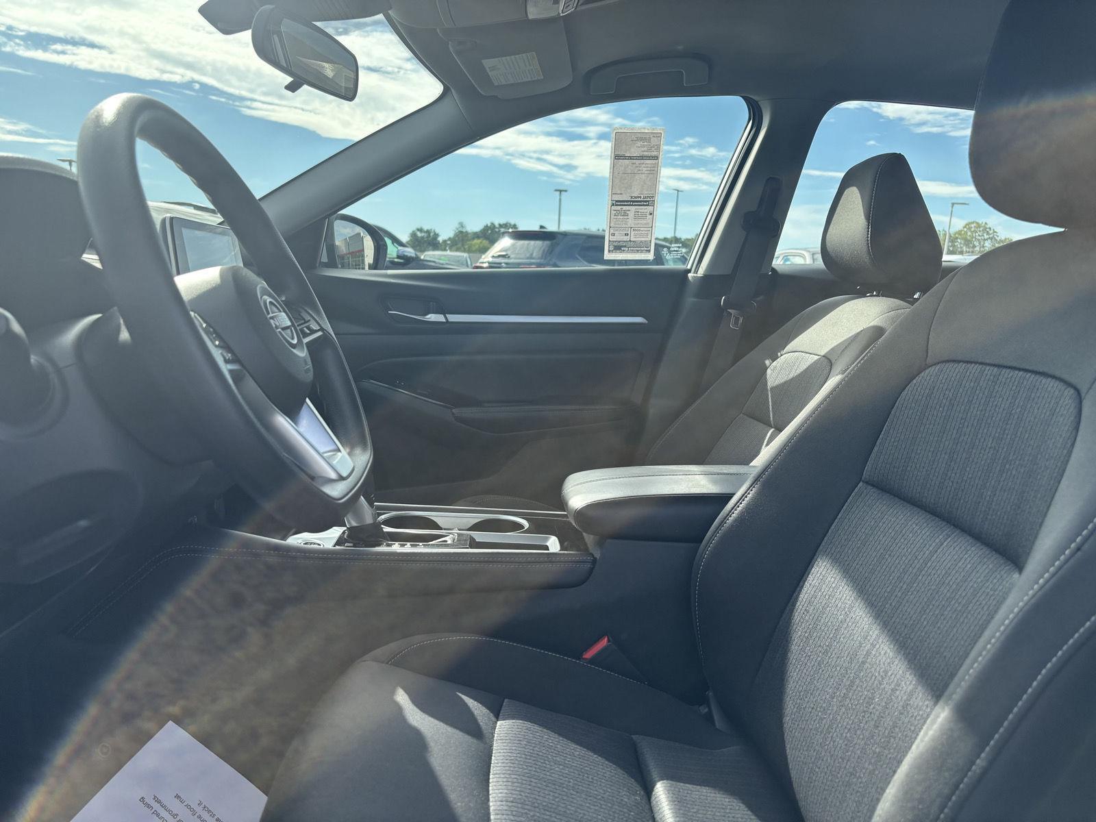 2023 Nissan Altima 2.5 SV photo 13