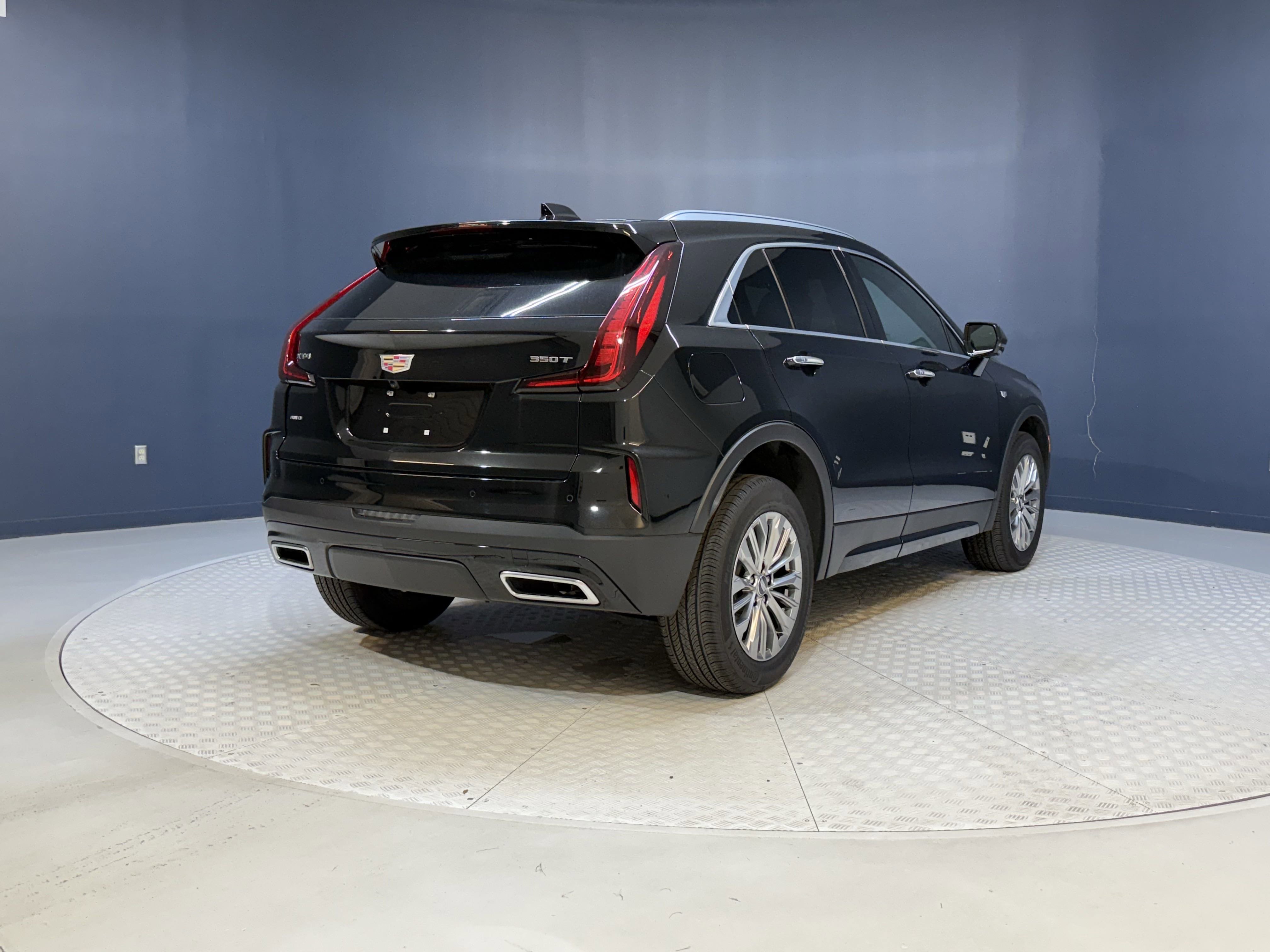 2025 Cadillac XT4 Premium Luxury photo 4