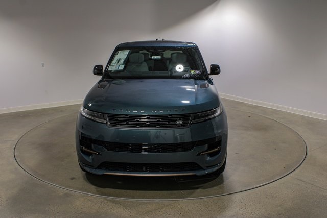 2025 Land Rover Range Rover Sport SE photo 8