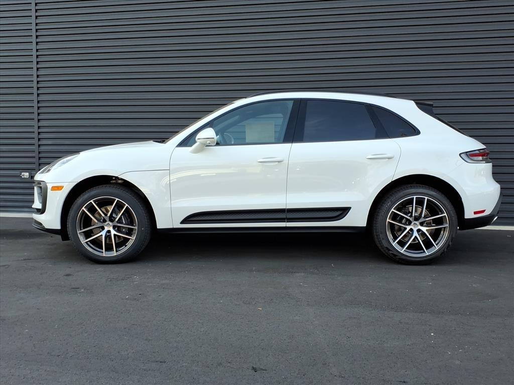2026 Porsche Macan T photo 2