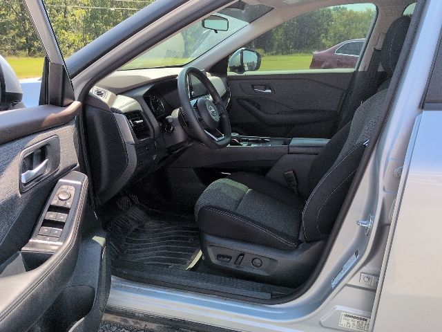 2023 Nissan Rogue SV photo 9