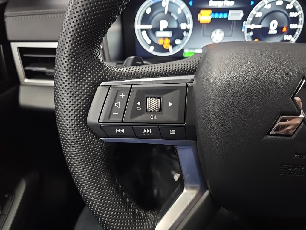 2023 Mitsubishi Outlander PHEV SEL photo 20